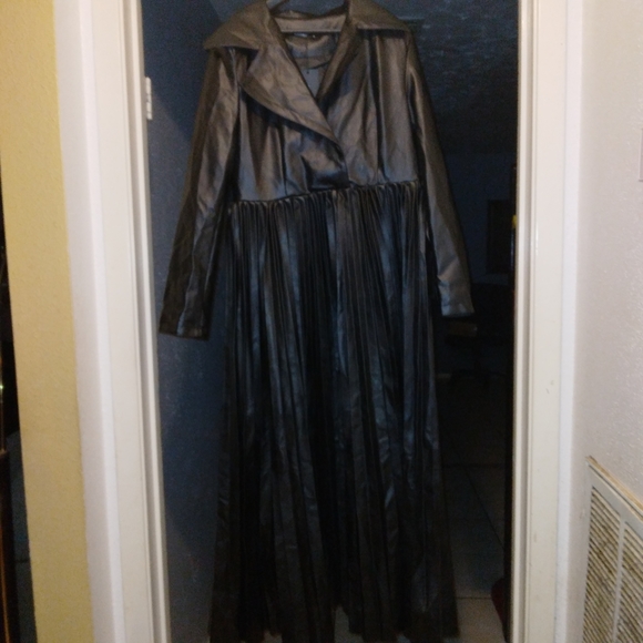 Kosmios black FauxLeather pleated dress size small - Picture 2 of 8